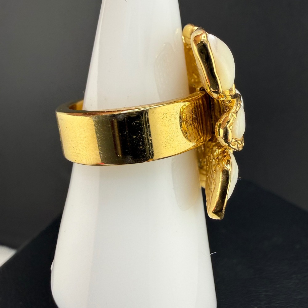 Vintage St. John Ring Gold Tone Mother of Pearl Statement Floral Square Size 8 - Picture 6 of 12